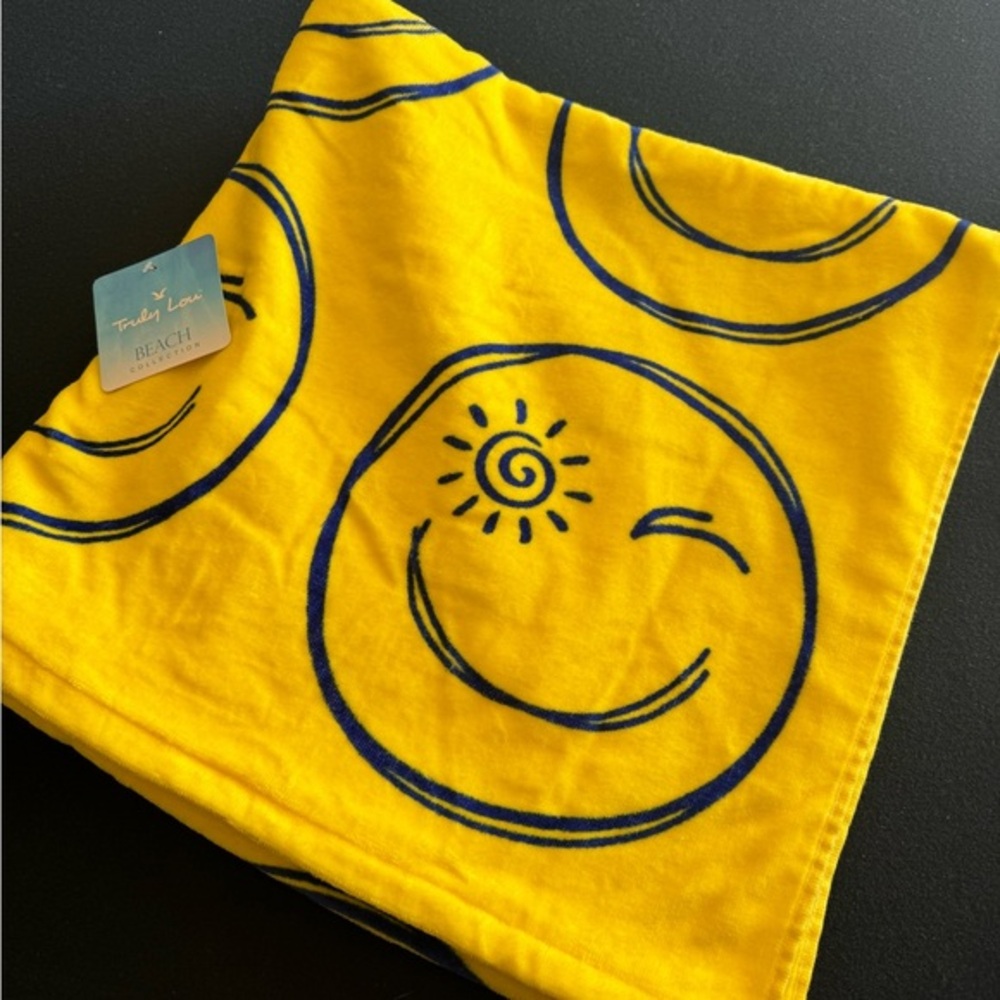 Super soft, smiley large beach towel!! Get summer ready😀 I have two more😉😃